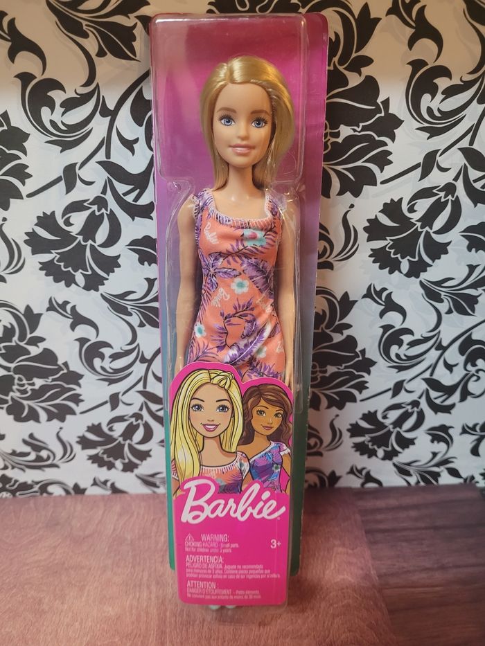 Poupée barbie robe fleurs 🌸  neuve