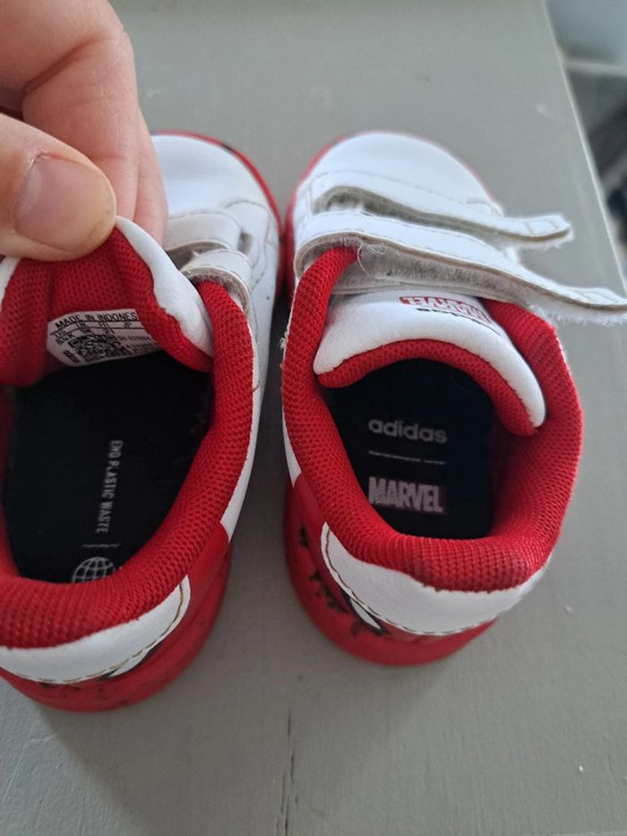 Basket blanche Spiderman Adidas taille 21 - photo numéro 3