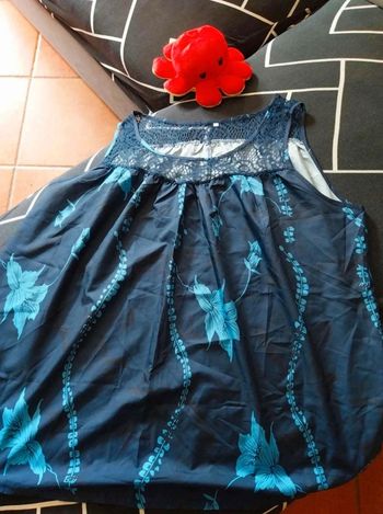 Haut bleu en satin T4XL