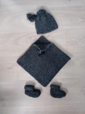 Ensemble bonnet, cape et chaussons mixte tricot gris 3/6 mois