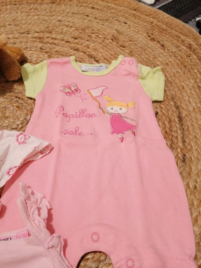 Lot dans les tons roses 1 mois - photo numéro 3