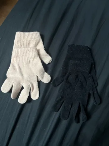 Deux paires de gants