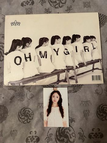 Livre : Oh My Girl + 1 carte + CD