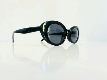 Lunette de soleil femme noire ovale UV protection catégorie 3