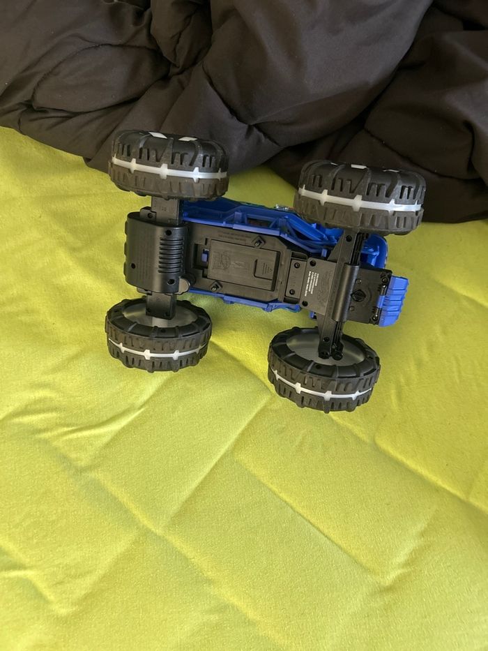 Voiture télécommandée - photo numéro 2