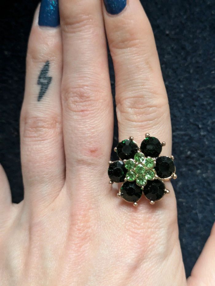 Bague fantaisie en forme de fleur