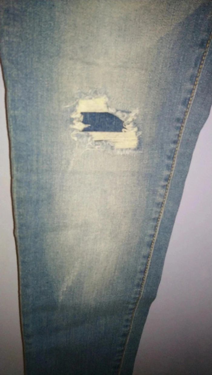 Superbe jeans effet used parfait état taille 36 - photo numéro 3