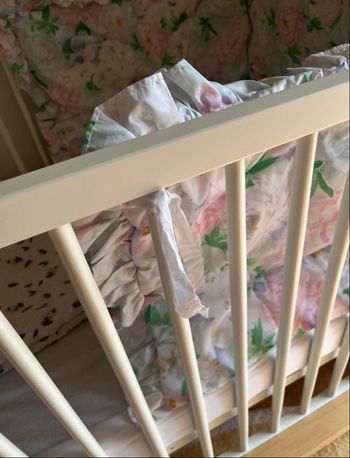 Tour de lit fleuri vintage