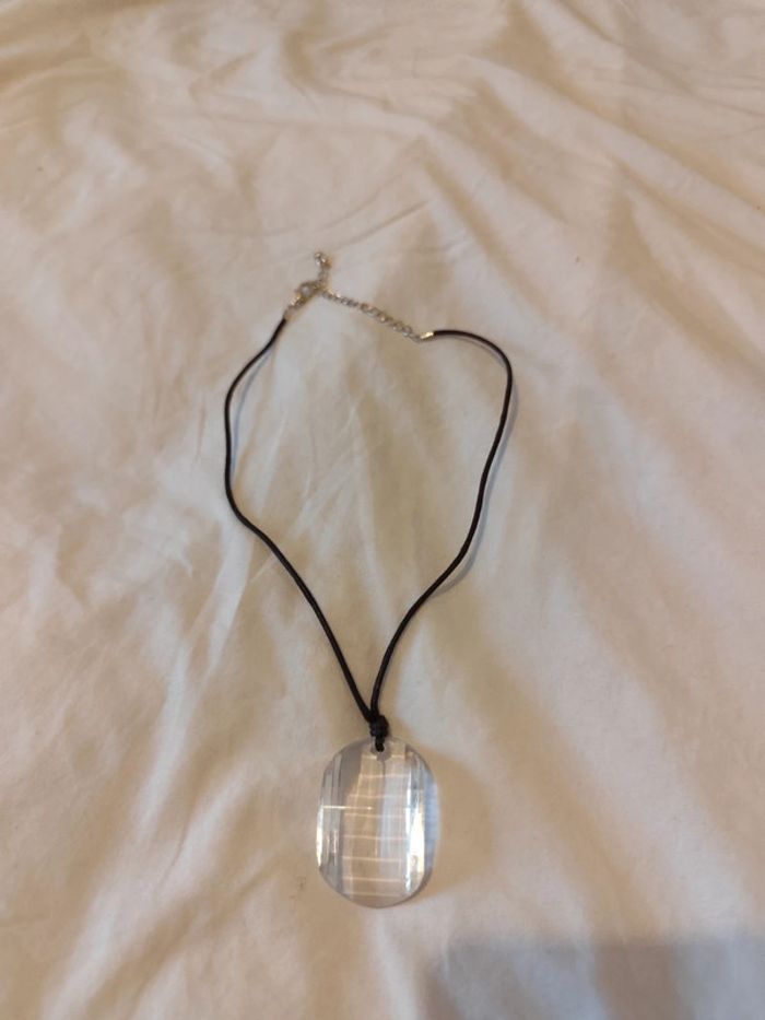 Collier pendantif transparent