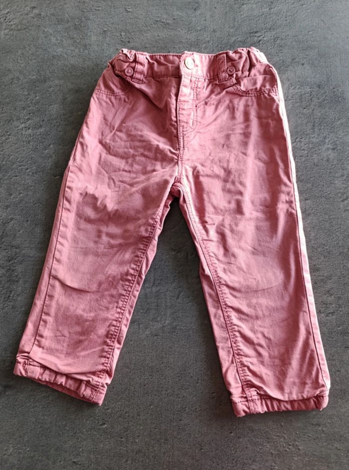 Pantalon rouge / bordeau
Taille 18 mois