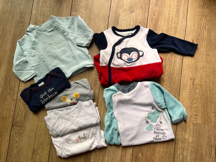 Lot de 22 vêtements garçon 6 mois autour hiver