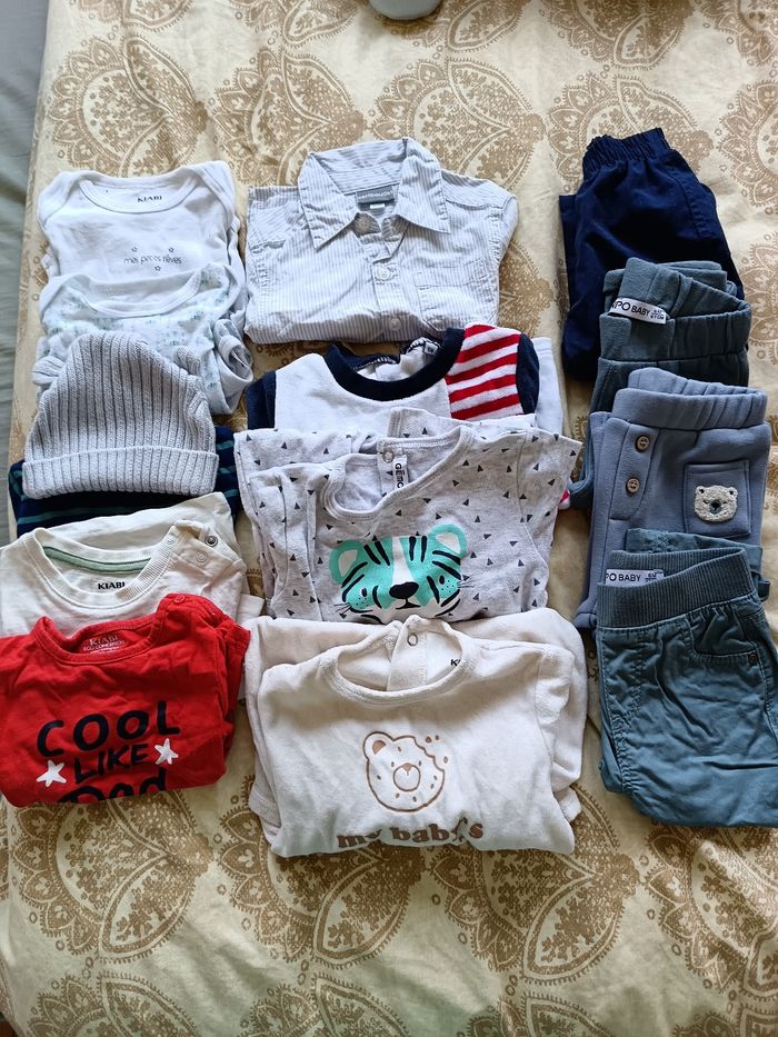 Lot vêtements bébé