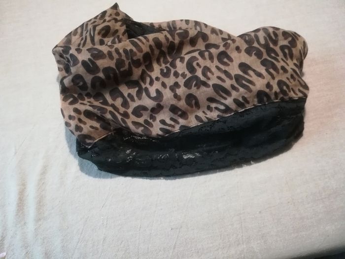 Foulard rond léopard et dentelle - photo numéro 2
