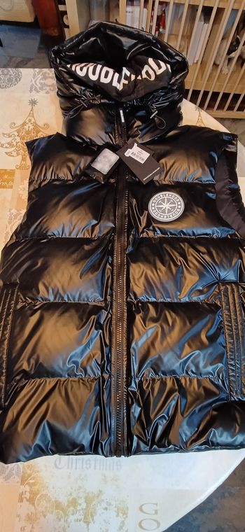 Doudoune doublehood sans manche noir