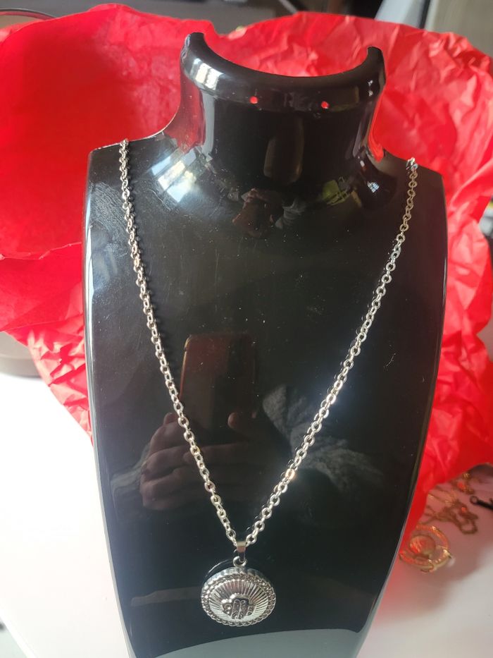 Collier upcyclé avec joli bouton maje - photo numéro 4