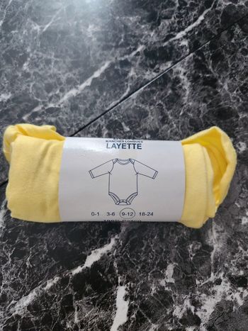 Body jaune taille 9-12 mois