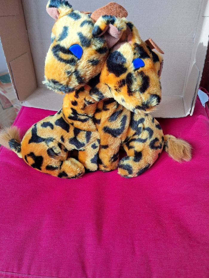 Peluche girafes enlacées