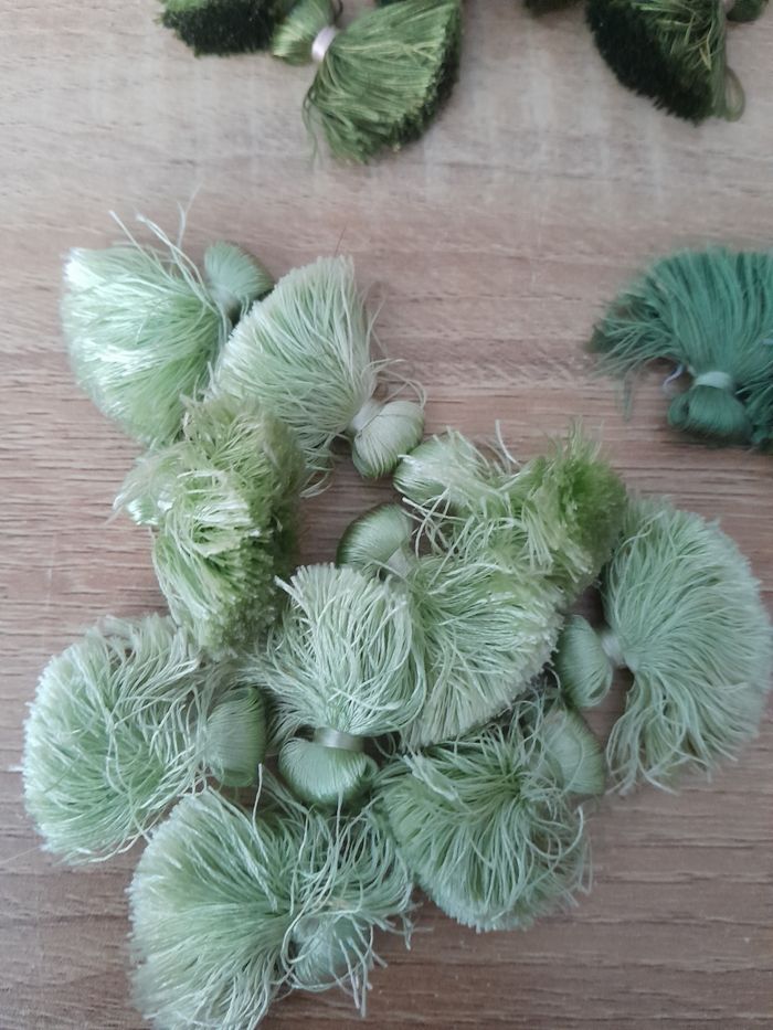 Lot de 50 pompons vert pour création de bijoux lot numéro 5 - photo numéro 5