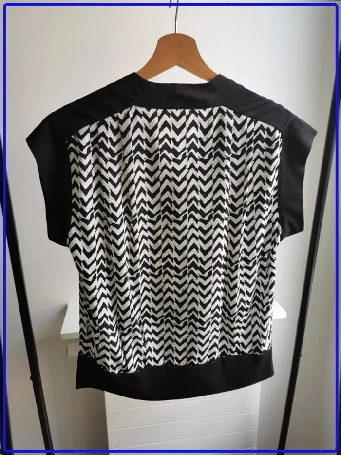 Tee shirt noir et blanc - photo numéro 4