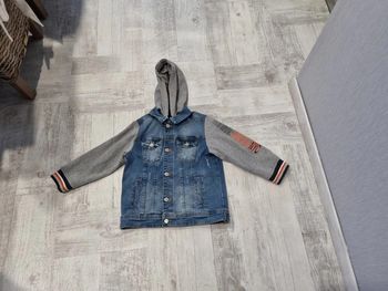 Veste en jeans Taille 10 ans (140 ans)