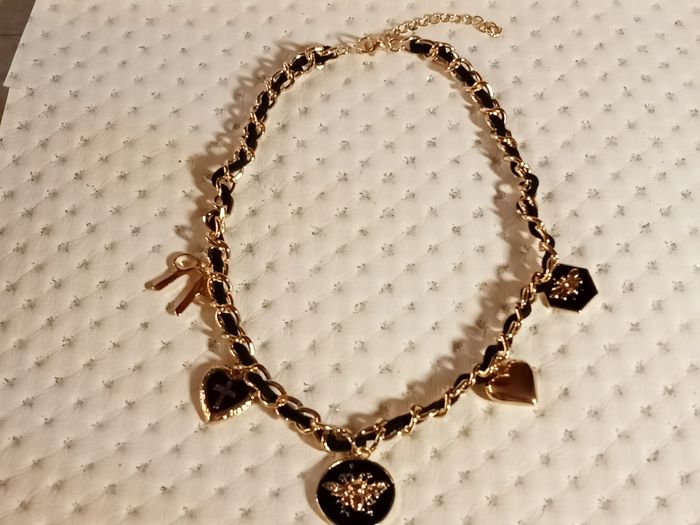 Tres beau collier , pour femme