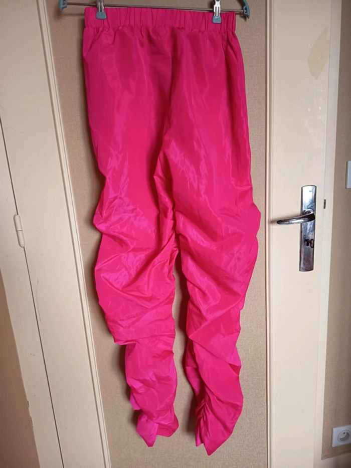 Pantalon plissé sur les deux côtés par des élastiques cousus. Marque Shein - photo numéro 4
