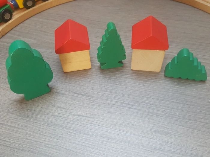 Circuit train en bois - photo numéro 4