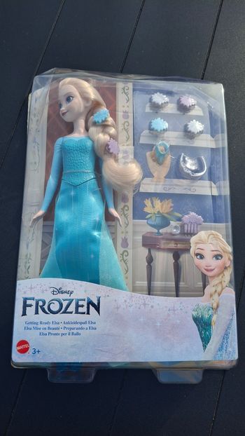 Poupée Reine des neiges neuve Frozen