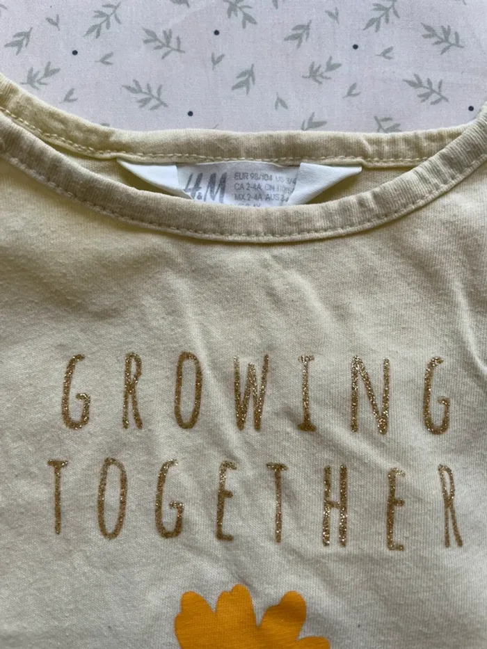 TEE shirt H&M 4 ans jaune pale - photo numéro 2