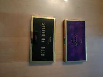 LOT DE 2 PALETTES TARTE MARQUE AMERICAINE