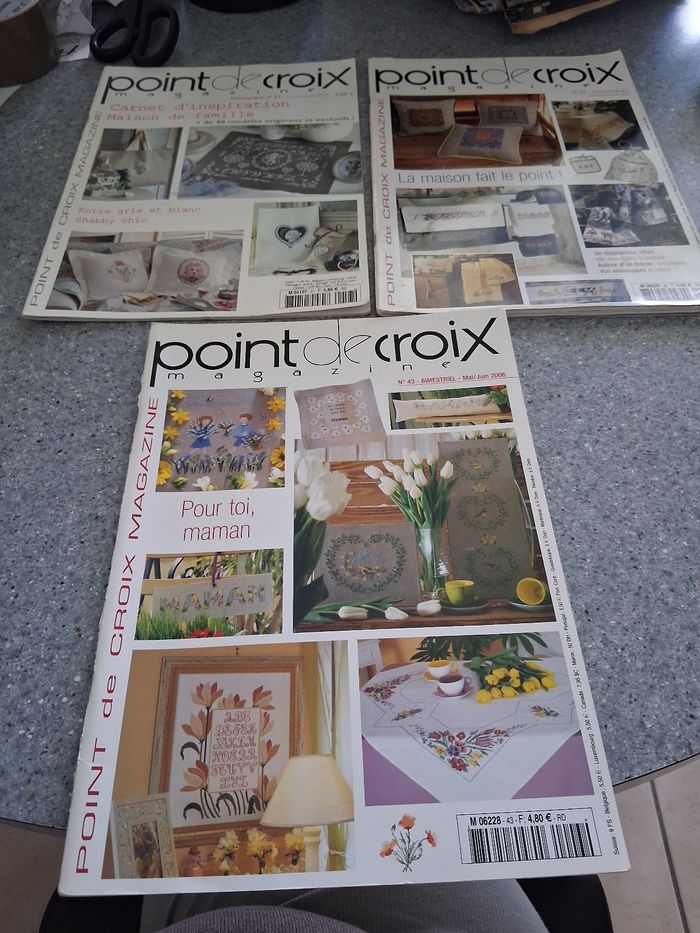 Lot de 3 livres " point de croix magazine "