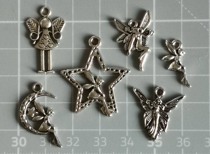 Pendentifs "Fées" en métal argenté - photo numéro 3