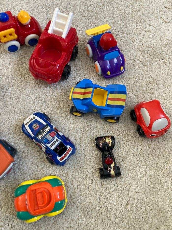 Ensemble de voitures - photo numéro 4