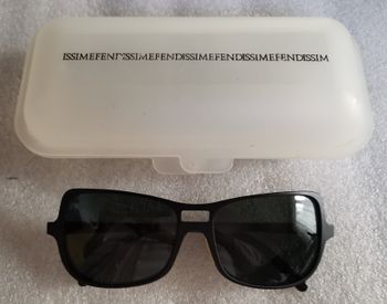 Lunettes de soleil "Grand Marque"