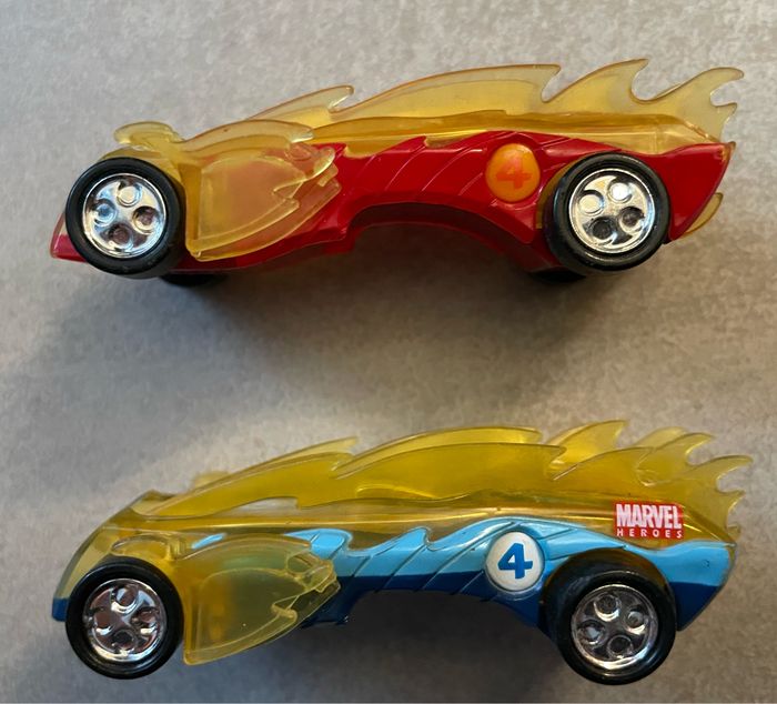 Lot 2 voitures Marvel - photo numéro 3