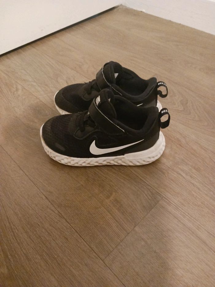 Basket nike avec boîte d origine