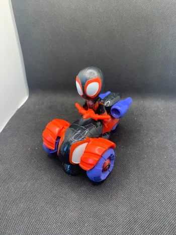 Véhicule et figurine spidey et ses amis