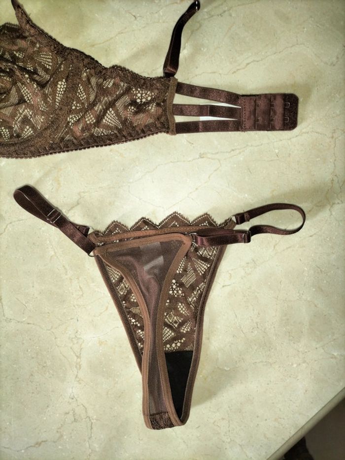 Ensemble lingerie en dentelle marron - balconnet et string - photo numéro 3