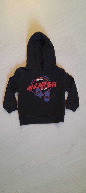 Sweat à capuche T 3/4 ans