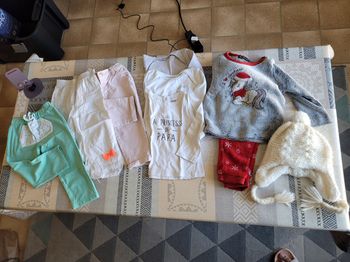 Lot vêtements fille 18M