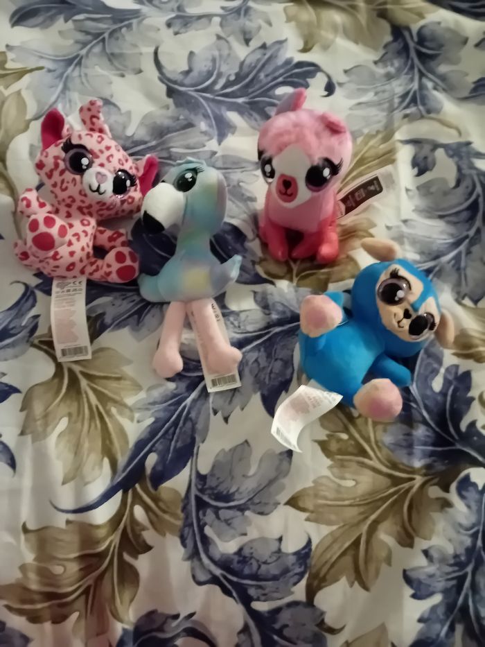 Lot peluches Ojo