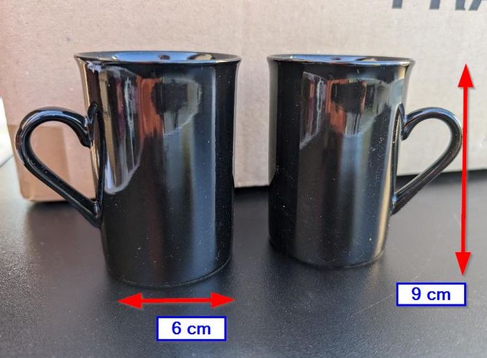 2 tasses à café noires