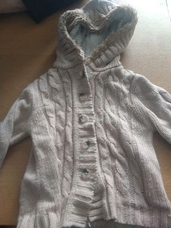 Gilet à capuche avec boutons