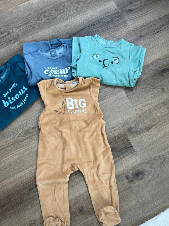 Lot de 4 pyjamas à pied 18 mois - photo numéro 3