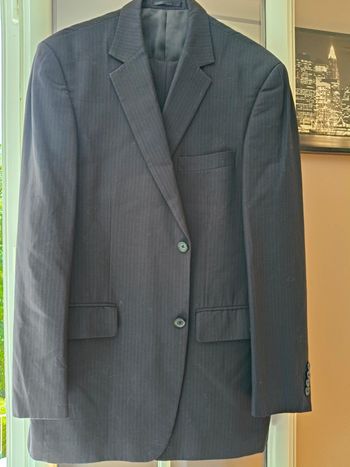 Costume droit 2 boutons canda bleu nuit fines rayures