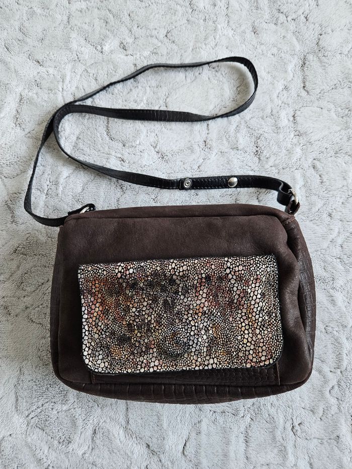 Sac bandoulière cuir créatrice Isa on the road