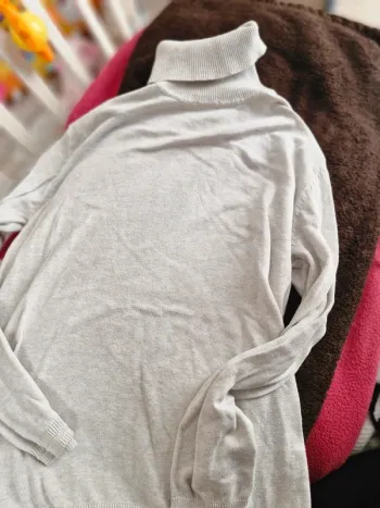 Pull très fin zara creme 8 ans