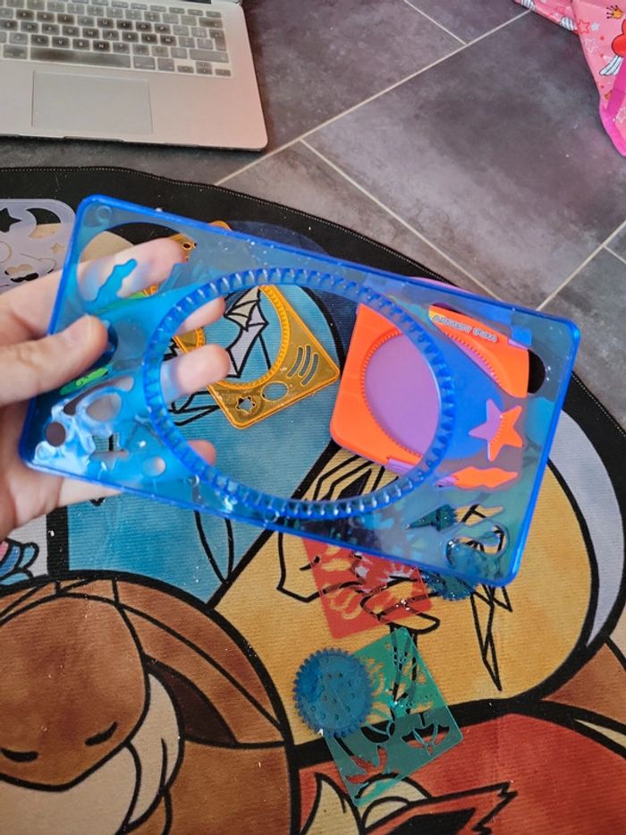 Gros lot de mandataire dessin avec figurine et support - photo numéro 5