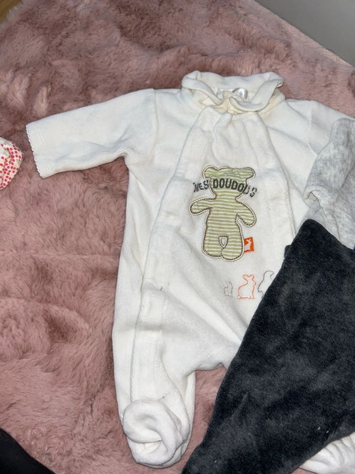 Pyjamas velours 1 mois - photo numéro 3