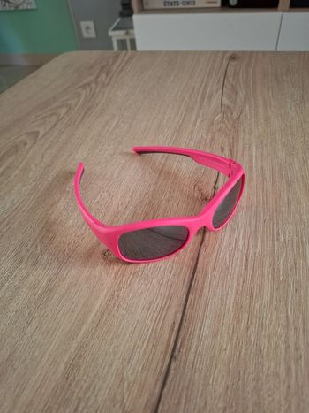 Lunette de soleil  fille enfant marque cairn en bon état